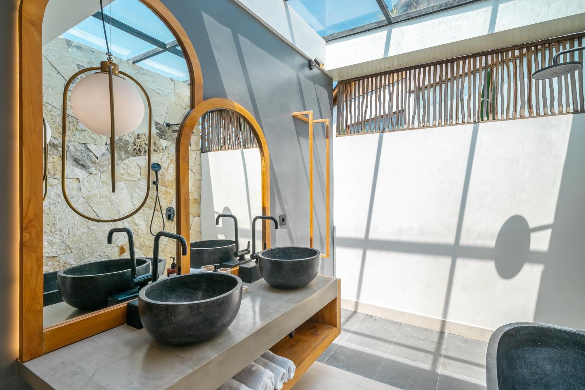 Villa Arunika - Stylish Tropical 2Br Villa Close To Nyanyi Beach! ตาบานัน ภายนอก รูปภาพ