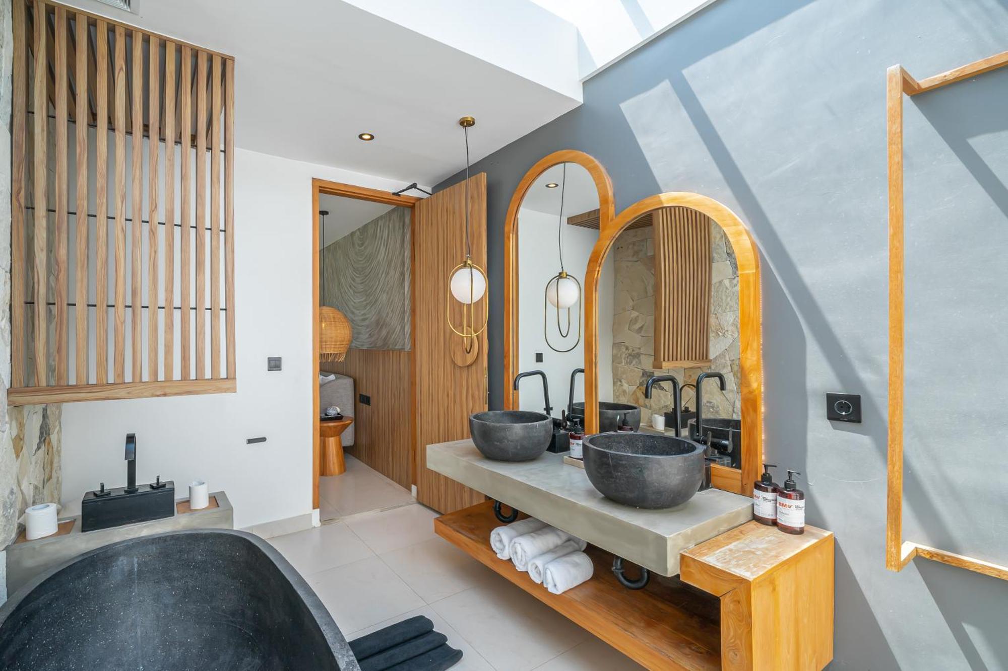 Villa Arunika - Stylish Tropical 2Br Villa Close To Nyanyi Beach! ตาบานัน ภายนอก รูปภาพ